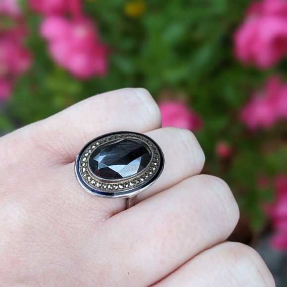 Antique 1920s Hematite and Marcasite Sterling Ring - Picture 4 of 8